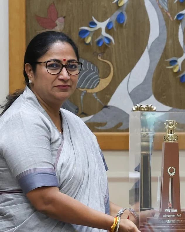Rekha Gupta in a sari, wearing spectacles