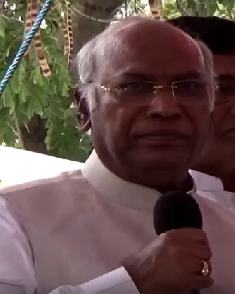 Mallikarjun Kharge at the University of Hyderabad on 24 January 2016 during protests following Rohith Vemula’s death.