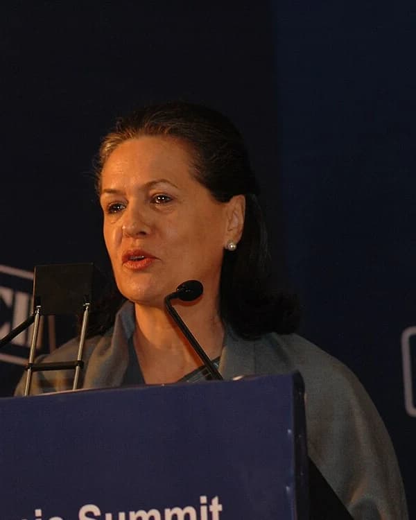 Sonia Gandhi speaks at the World Economic Forum’s India Economic Summit in New Delhi, 27 November 2006.