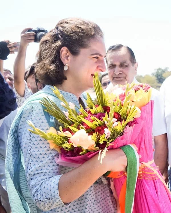 Priyanka Gandhi Vadra greeted by Mukesh Agnihotri at Una on 28 May 2024.